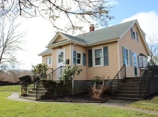 22 Jaffrey St, Swansea, MA 02777