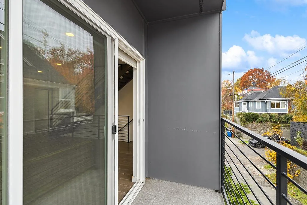 1017 W. Crockett St. - 3 bedrooms — Photo 4