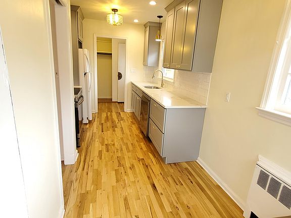 4th image of 3877 Marilyn Dr