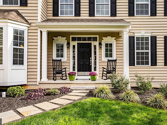 2nd image of 237 Patriot Ln