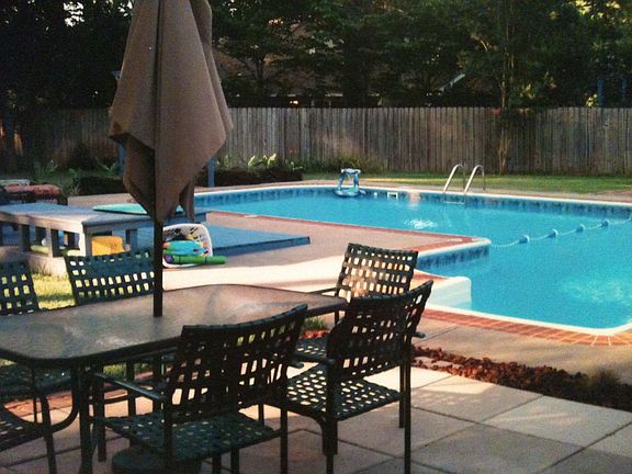 Pool, backyard