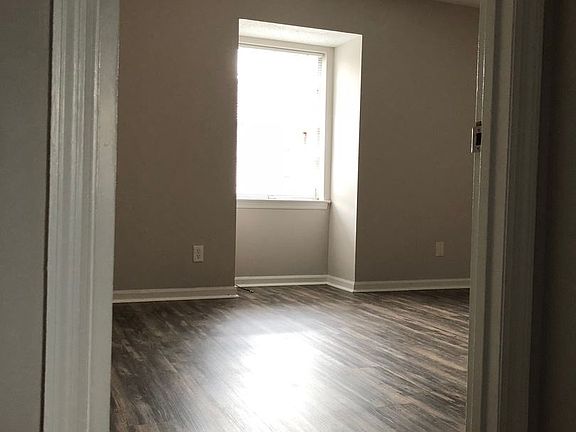 3rd image of 2410 Lyndon Ave APT 6