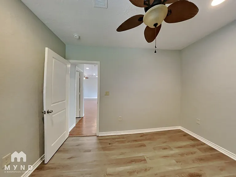 11807 Roandale Dr — Photo 15