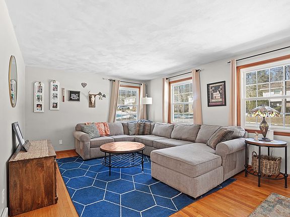 4th image of 241 Ridgefield Rd