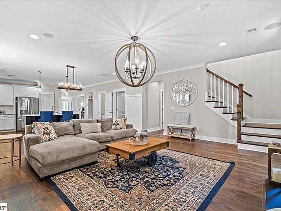 3rd image of 2 Arbor Woods Ln