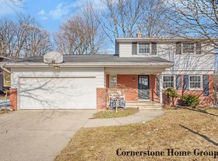 8288 Atlanta Dr NE, Rockford, MI 49341