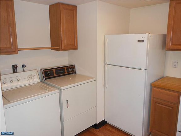 4th image of 807 Yardley Cmns