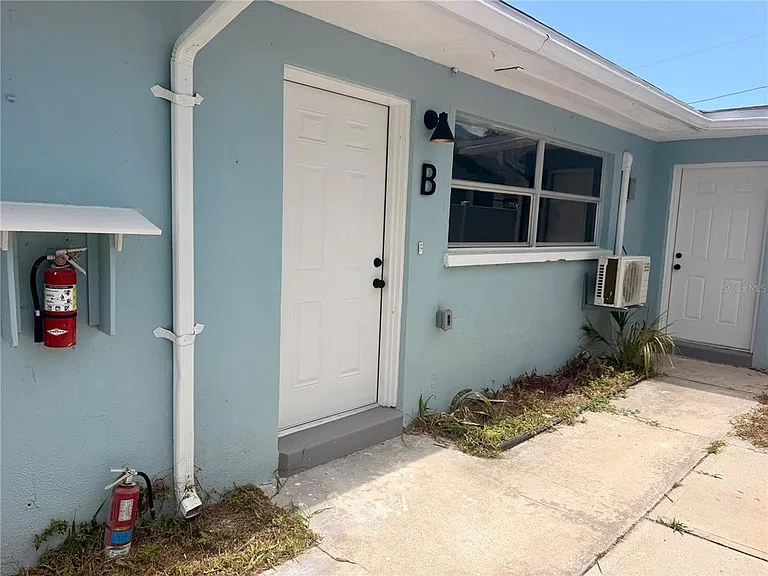 13388 1st St E #B — Photo 2