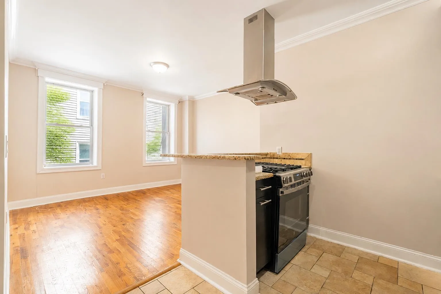2 bed, 1.0 bath, $2,800 — Photo 3