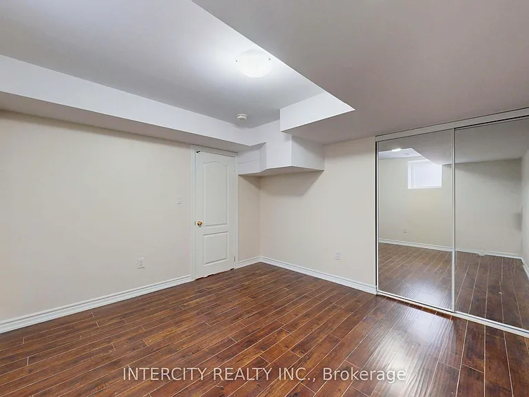 392 Derrydale Dr #LOWER — Photo 5
