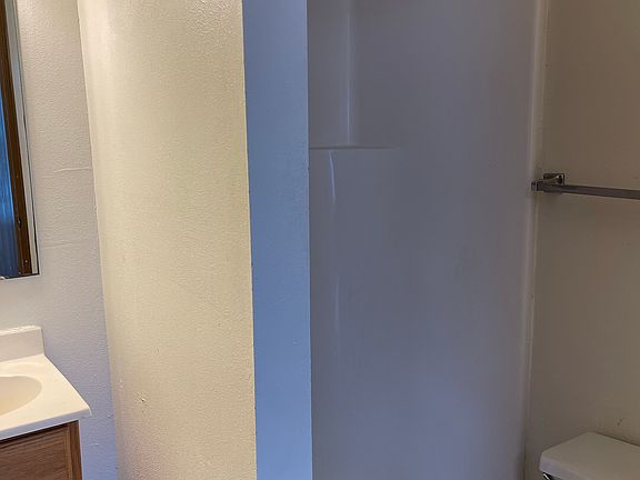 5th image of 407 N Dubuque St APT 8