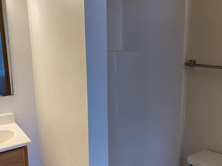 407 N Dubuque St #8 — Photo 5