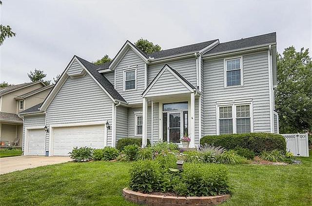 1st image of 15216 Outlook St
