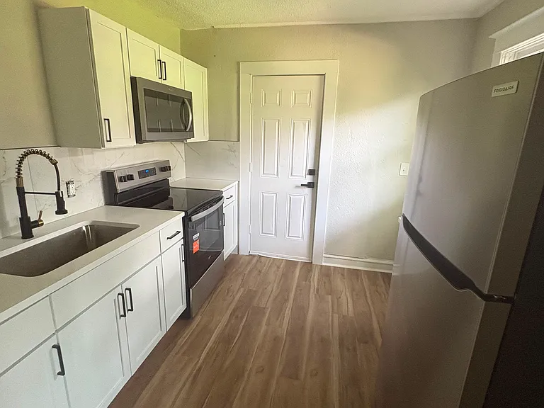 6814 Bellefontaine Ave — Photo 4
