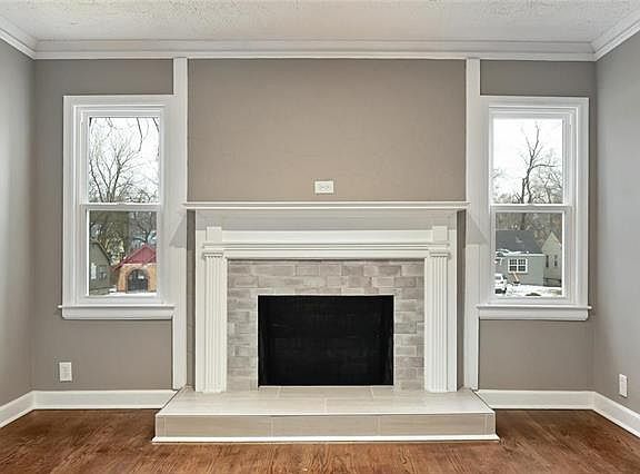 5th image of 1328 E 76th St