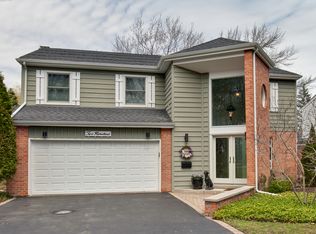 200 W Witchwood Ln, Lake Bluff, IL