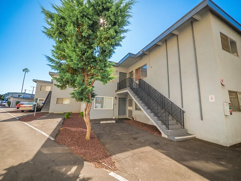 14410 Valerio St — Photo 28