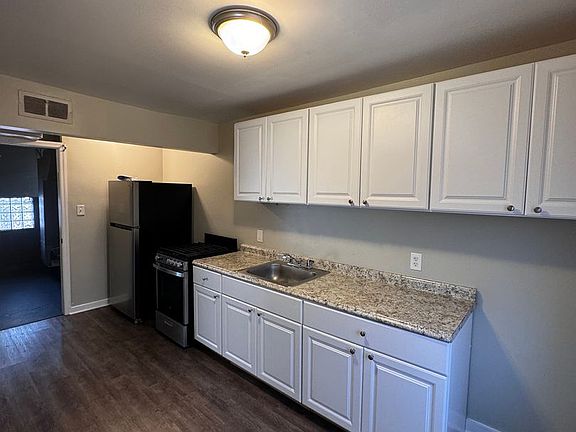 3rd image of 120-126 Delaware Dr #122