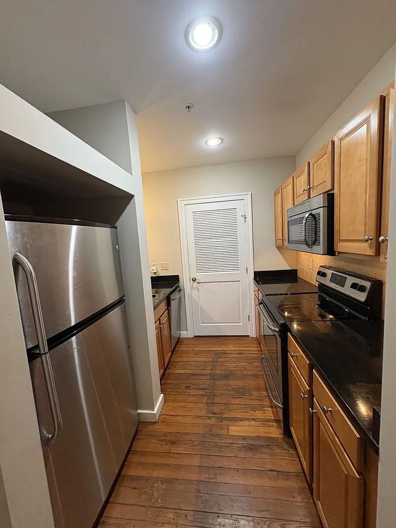 125 W. Saratoga St — Photo 1