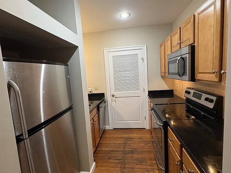 125 W. Saratoga St — Photo 1