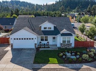 908 Riley Dr NE, Silverton, OR 97381