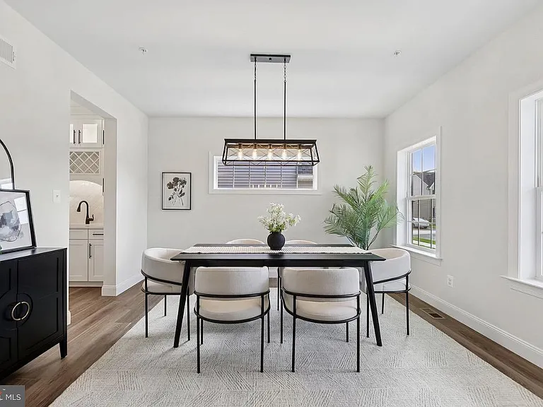 1823 Colt Ln — Photo 6