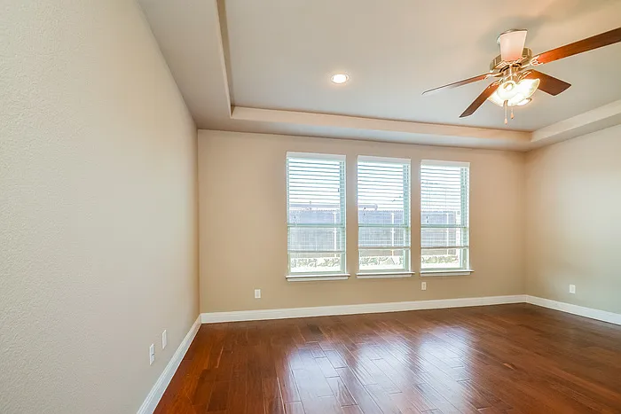 604 Kinghaven Dr — Photo 8