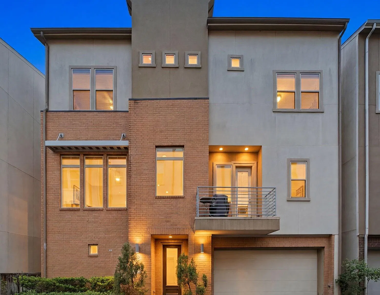 3 bed, 3.5 bath, 2292 sqft, $3,300 — Photo 1