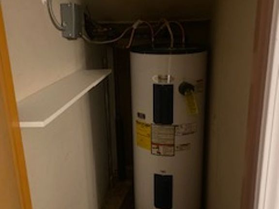 5th image of 119 N Jefferson St #117