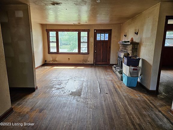 4th image of 8100 Poinsettia Dr