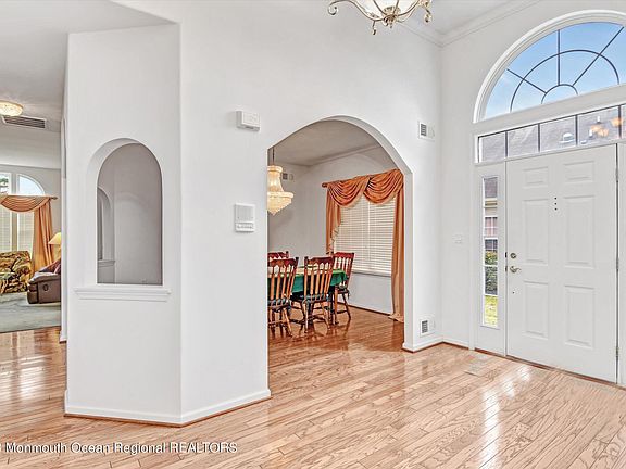 3rd image of 52 Drayton Rd