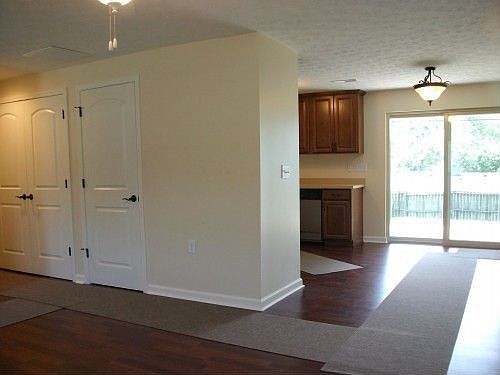 4th image of 5565 Storck Dr