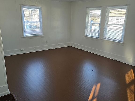 3rd image of 2339 Aragon St