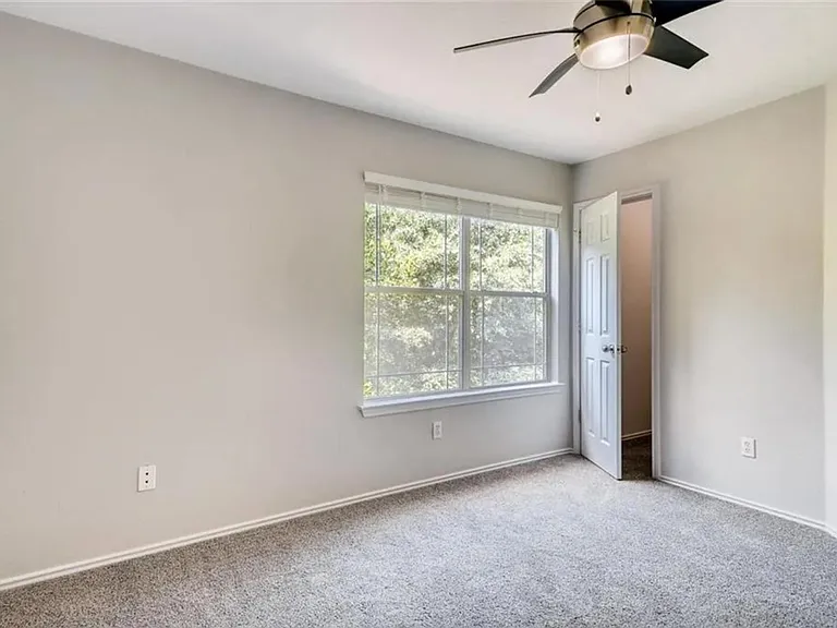 9407 Rowlands Sayle Rd — Photo 4
