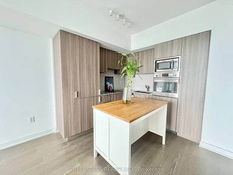 11 Wellesley St W #5806 — Photo 10