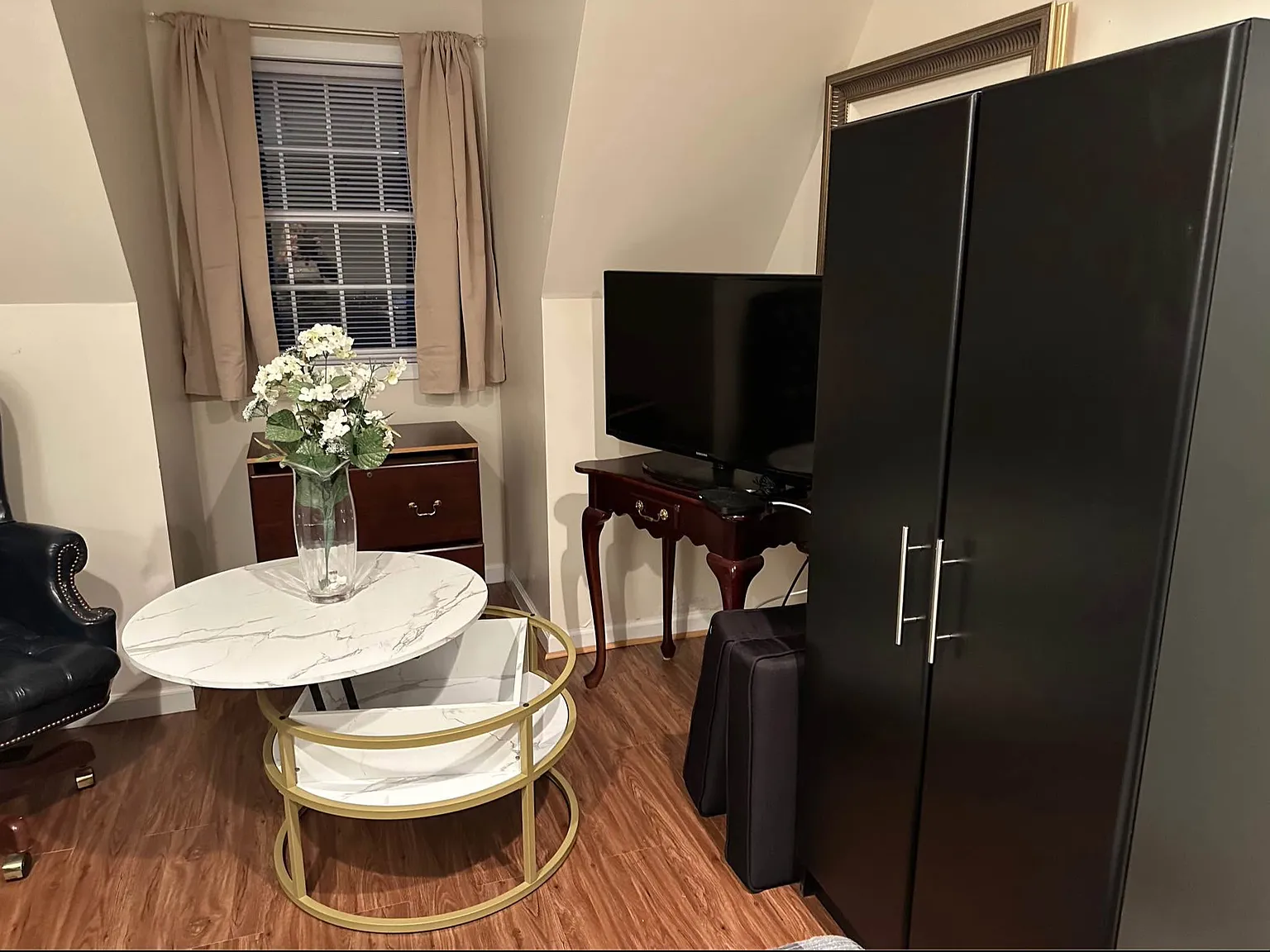Studio, 650 sqft, $1,300 — Photo 2