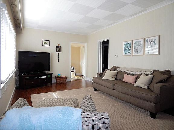 4th image of 5134 E H Ave
