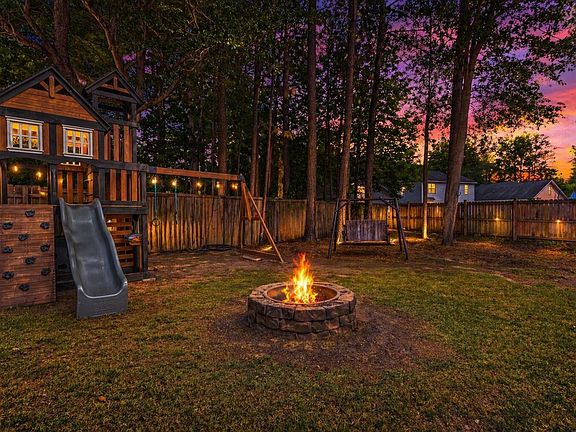 3rd image of 114 Hickory Ridge Way