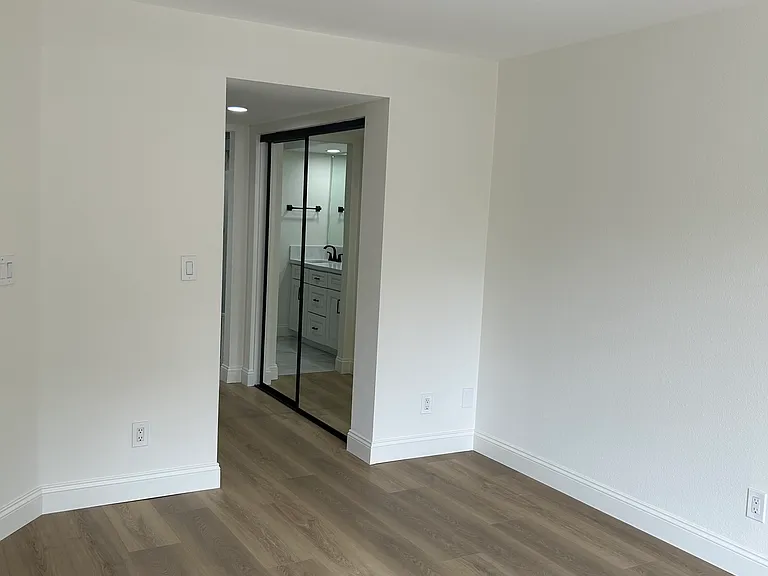 744 Wingate Bay — Photo 8