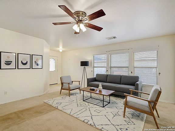 3rd image of 5643 Lovett Oaks
