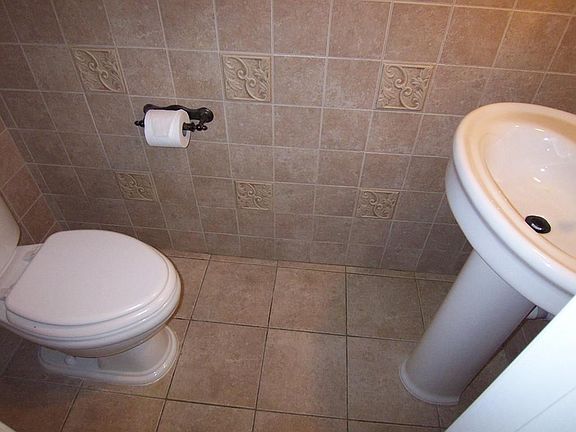 5th image of 399 Pond St APT E8