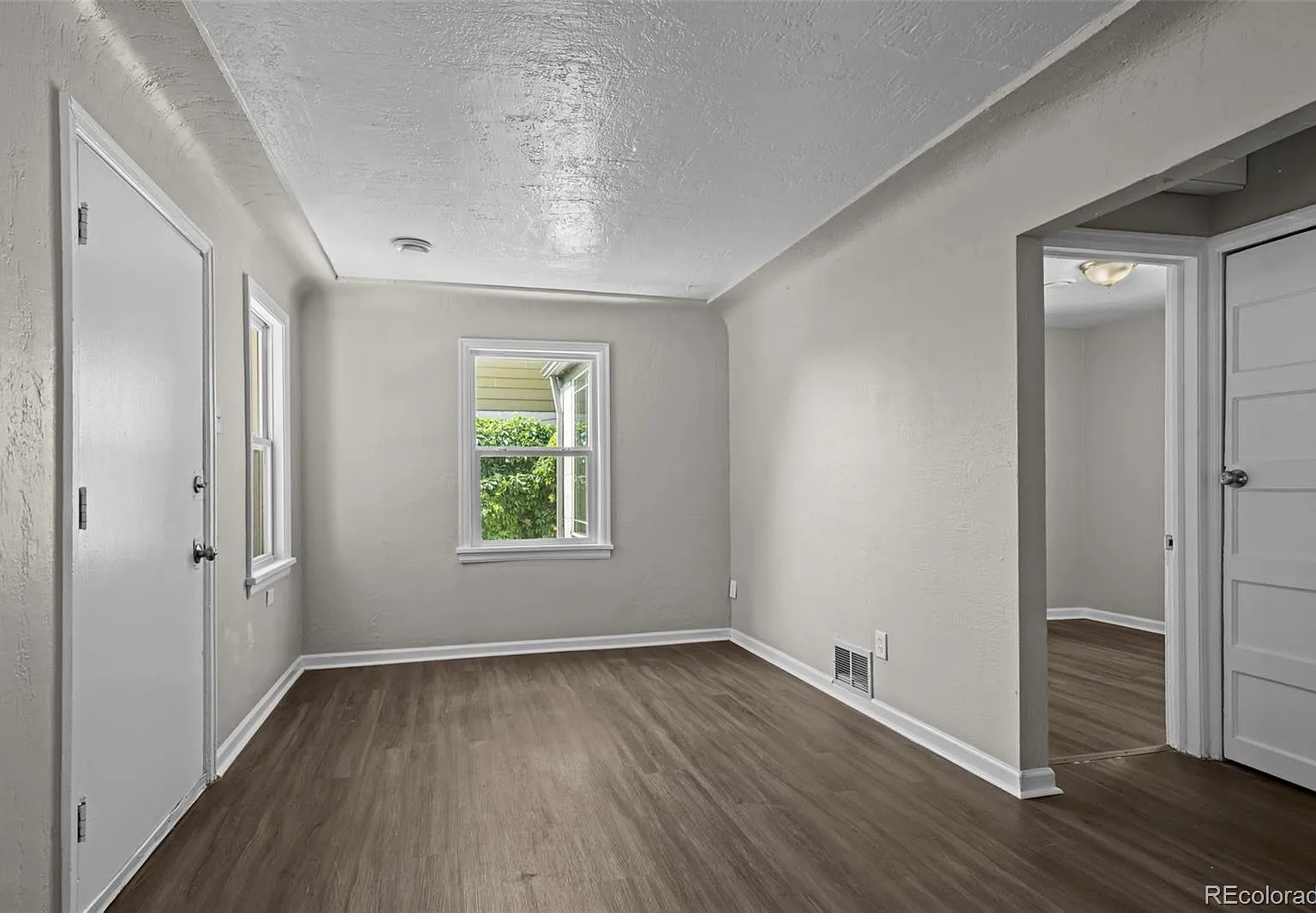 3 bed, 1.0 bath, 978 sqft, $2,200 — Photo 4