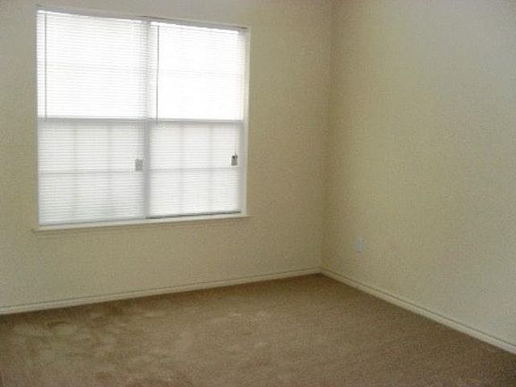 5th image of 2401 Isabelle Dr