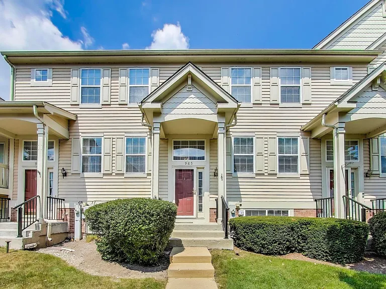 985 Manchester Cir #985 — Photo 1