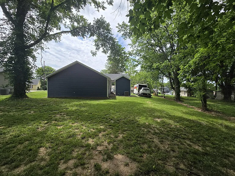 324 W Edmunds St — Photo 15