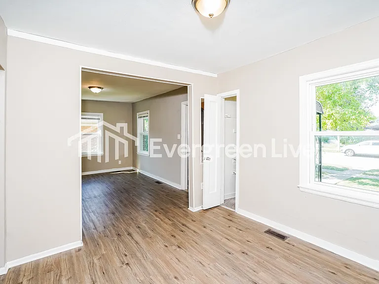 4218 N 67th St — Photo 3