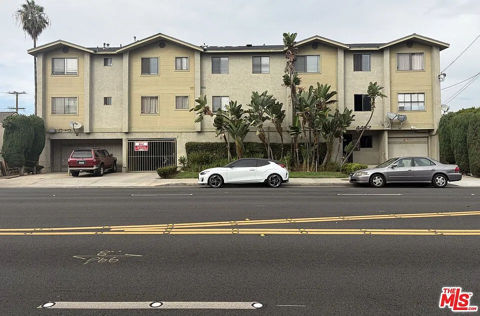 1 bed, 1.0 bath, 874 sqft, $2,325 — Photo 1
