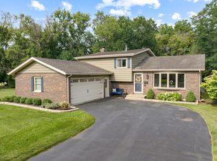 914 Scott St, Algonquin, IL 60102