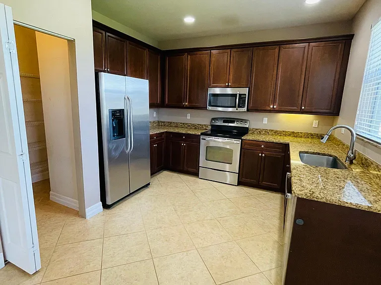 Nice appliances and Bosch dishwasher