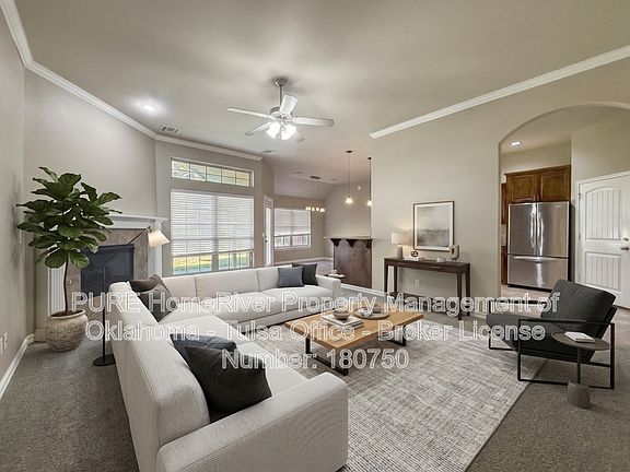 2nd image of 1012 W Fargo Ln